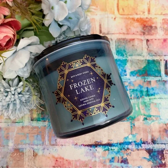 ‼️SOLD‼️Bath and body works bbw frozen lake 3 wick candle - Picture 2 of 5